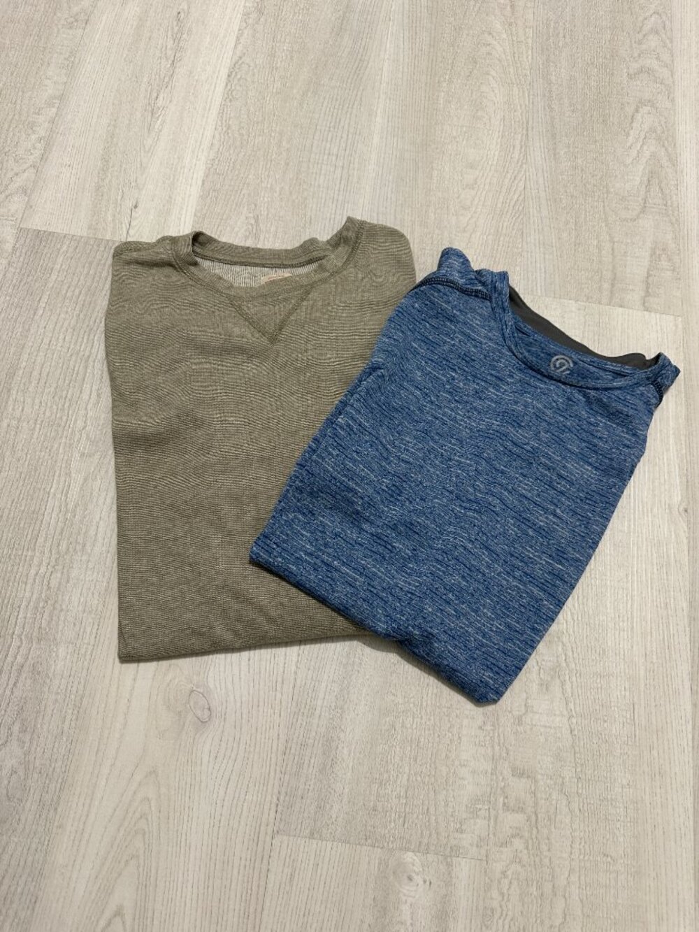 Men's shirts~Bundle of 2~Size small ~ Athletic fit
